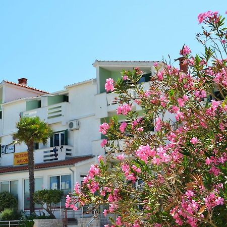 Apartments Julija Preko Luaran gambar