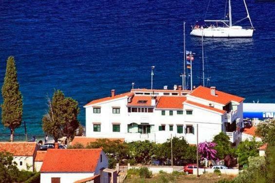 Apartments Julija Preko Luaran gambar