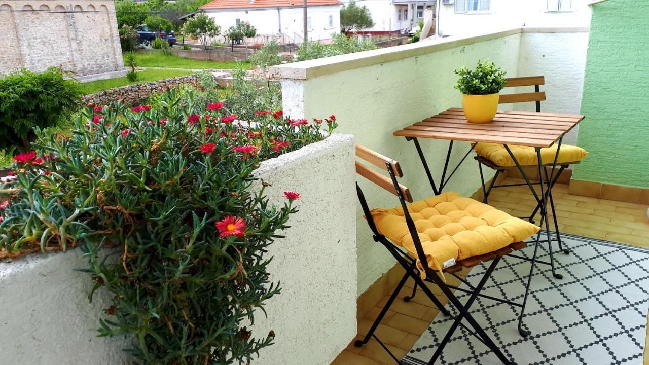 Apartments Julija Preko Luaran gambar